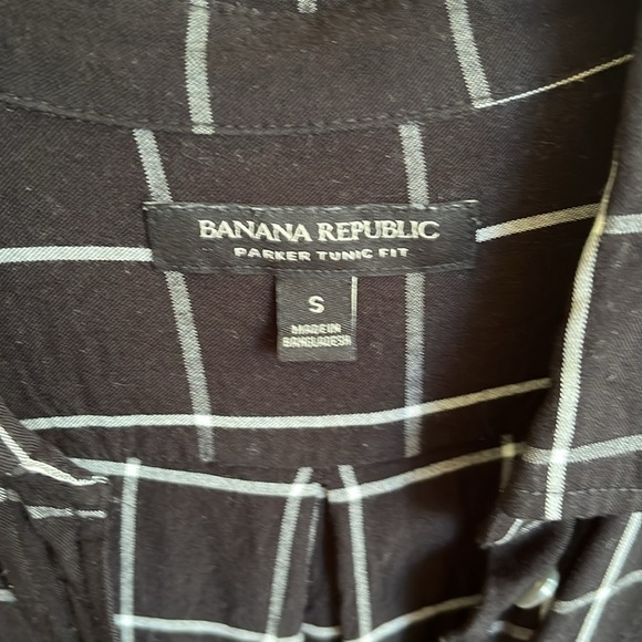 **DONATED** Banana Republic window pane button down - Picture 2 of 8